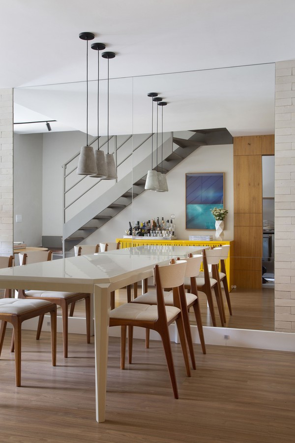 Mesa de jantar com 4 cadeiras: 10 ambientes com o móvel pequeno (Foto: Denilson Machado/MCA Estudio/Divulgação)