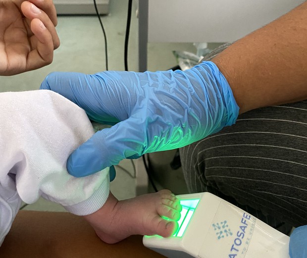 Dados biométricos do recém-nascido podem ser colhidos ainda na sala de parto (Foto: Divulgação/Natosafe)