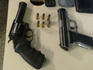 Armas foram encontradas pela PM (Foto: Ascom PMPE)