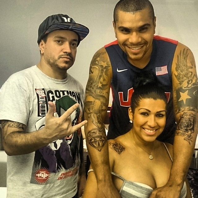 Naldo e Ellen Cardoso com tatuador (Foto: Reprodução/Instagram)