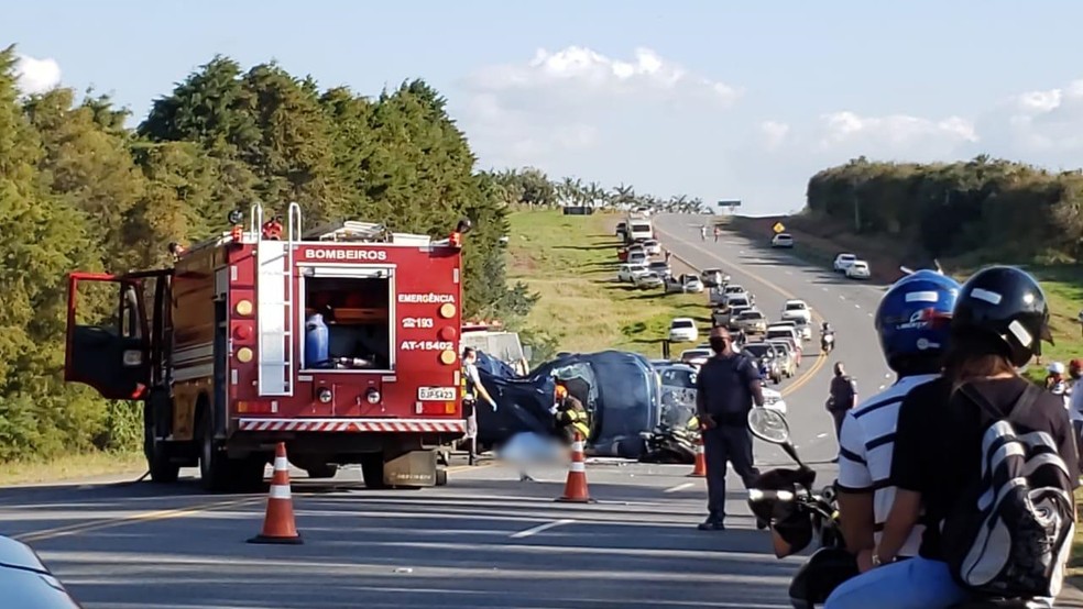 Três pessoas morrem em acidente entre carro e moto na tarde deste domingo — Foto: Arquivo Pessoal