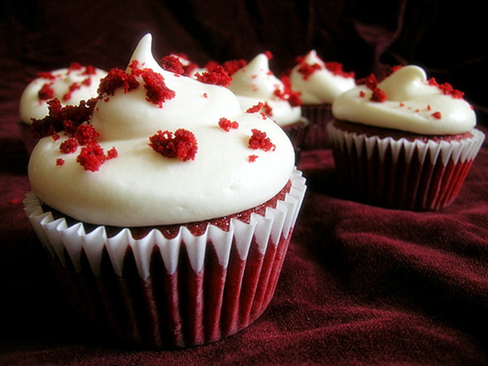 Cupcake Red Velvet Veludo Vermelho Receitas Receitas Wickedly delicious, deep red and chocolatey, these easy red velvet cupcakes are complete with a rich cream cheese frosting. cupcake red velvet veludo vermelho