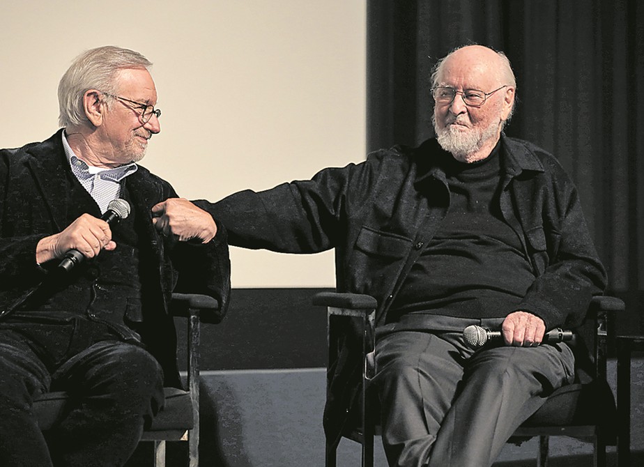 A dupla Steven Spielberg (à esq.) e John Williams foi homenageada em um evento no Sindicato de Roteiristas dos Estados Unidos, em janeiro