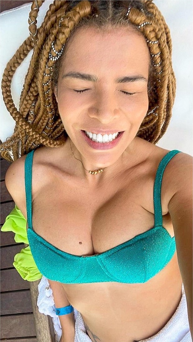 Vanessa da Mata posa de biquíni (Foto: Reprodução/Instagram)