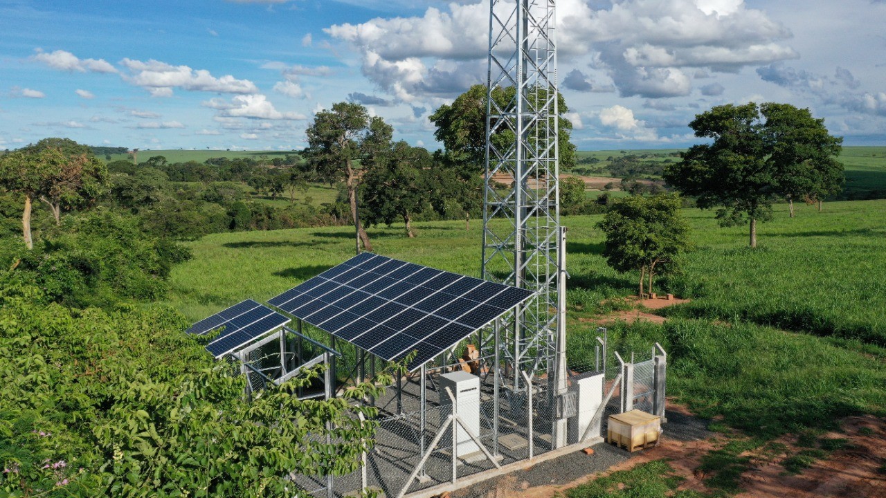 Antena para internet 4G com energia solar em General Salgado (SP) (Foto: Divulgação/TIM)