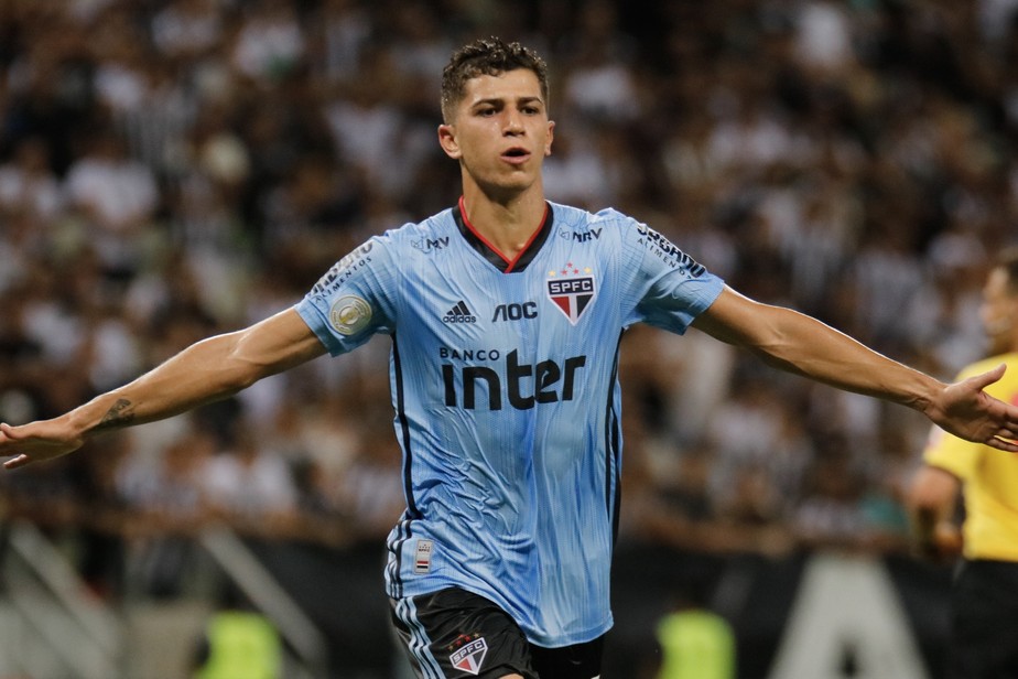 Vitor Bueno elege seus três gols marcantes pelo São Paulo e cita 