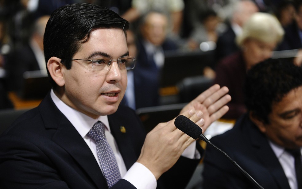 O senador Randolfe Rodrigues (Rede-AP) durante sessão da Comissão de Constituição e Justiça do Senado (Foto: Marcos Oliveira/Agência Senado)