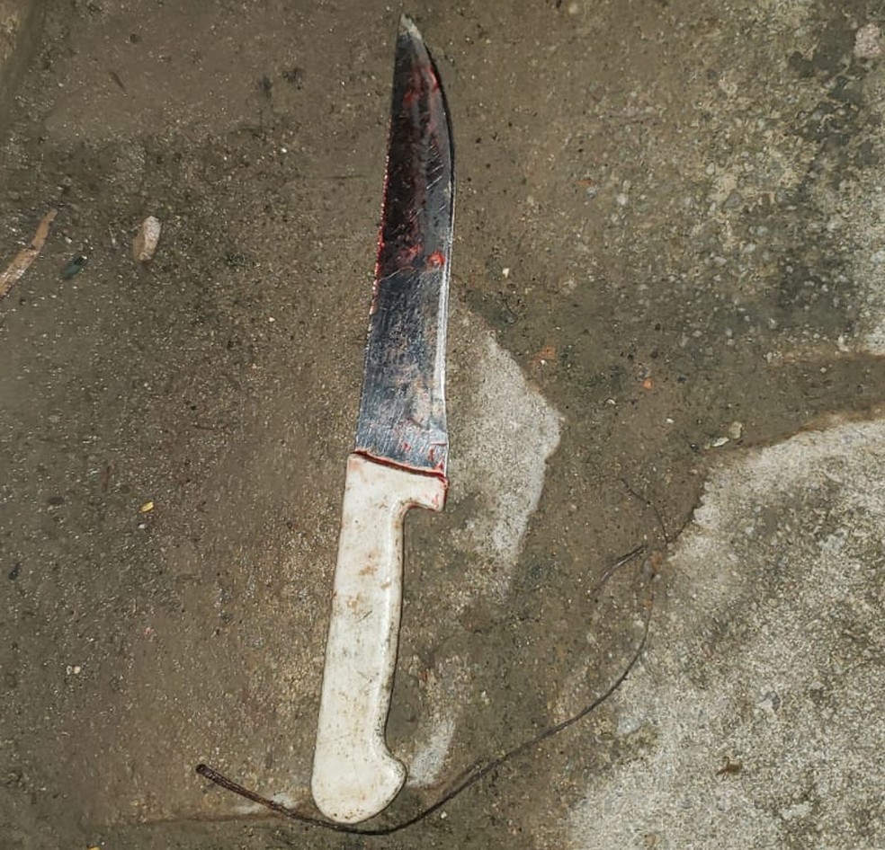 Faca usada em homicídio em Ilhota — Foto: Bombeiros Voluntário Ilhota/Divulgação