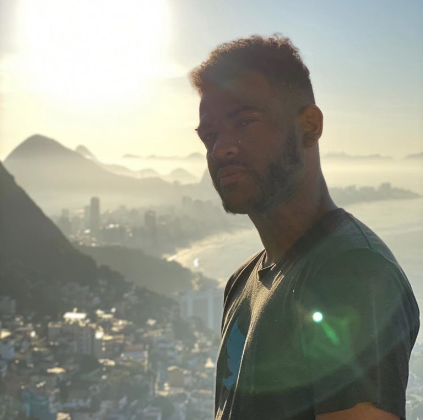 Renê Silva com vista para a orla carioca no Vidigal (Foto: Arquivo pessoal)