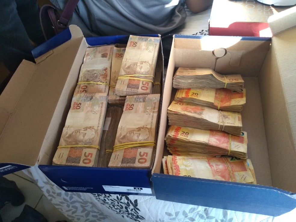 PF e CGU encontraram cerca de R$ 123 mil na casa do prefeito. Polícia investiga a origem da quantia. — Foto: Divulgação