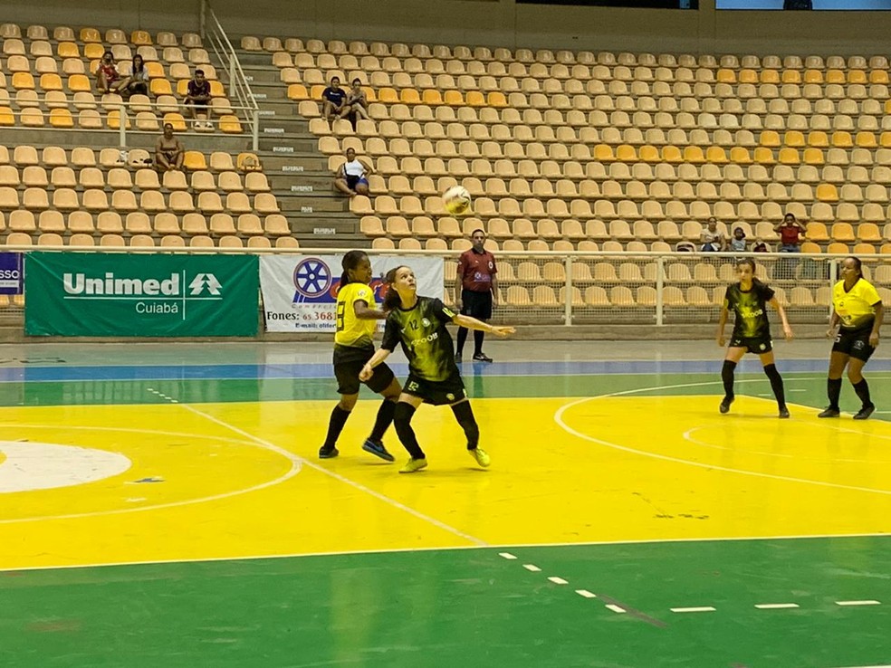 Uirapuru/Faipe/Cáceres e Associação Sinopense de Futsal pela Copa do Brasil de Futsal Feminina — Foto: Assessoria FMFS