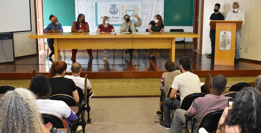 Prefeita sanciona lei que aprova cota racial para concursos públicos do Executivo e Legislativo em Juiz de Fora