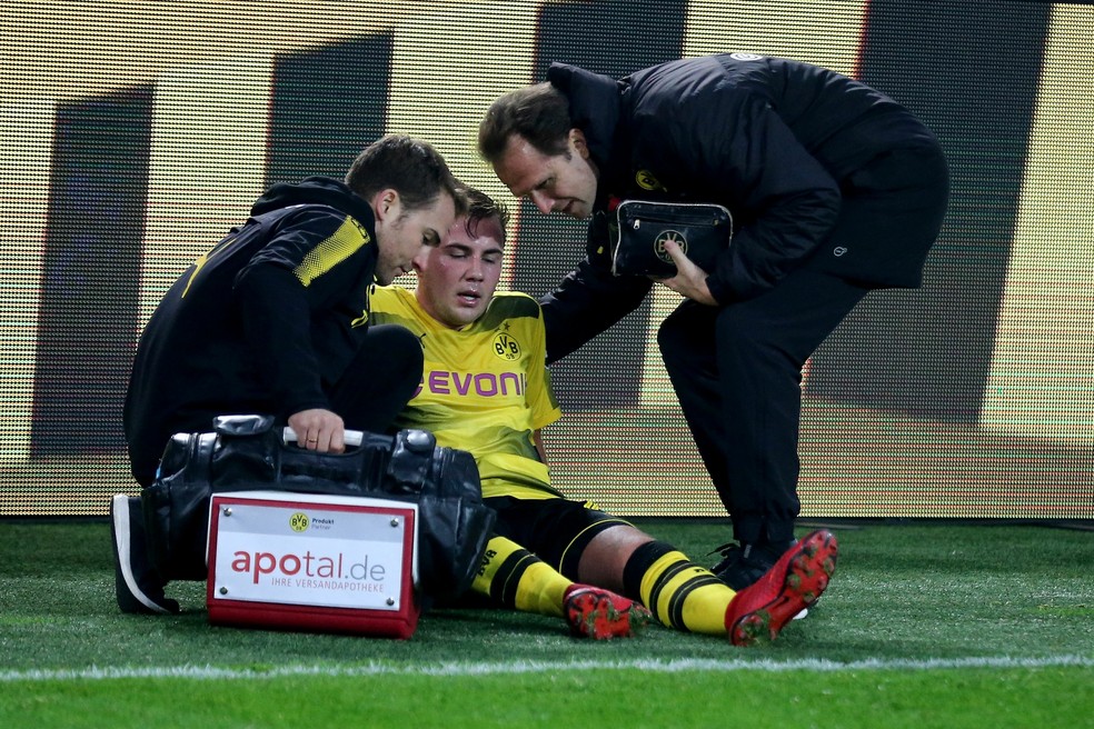 mario gotze, borussia dortmund x schalke 04 — Foto: Christof Koepsel/Bongarts/Getty Images