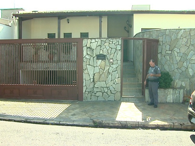 Crime ocorreu dentro da casa da família no bairro Ribeirânia (Foto: Reprodução/EPTV)