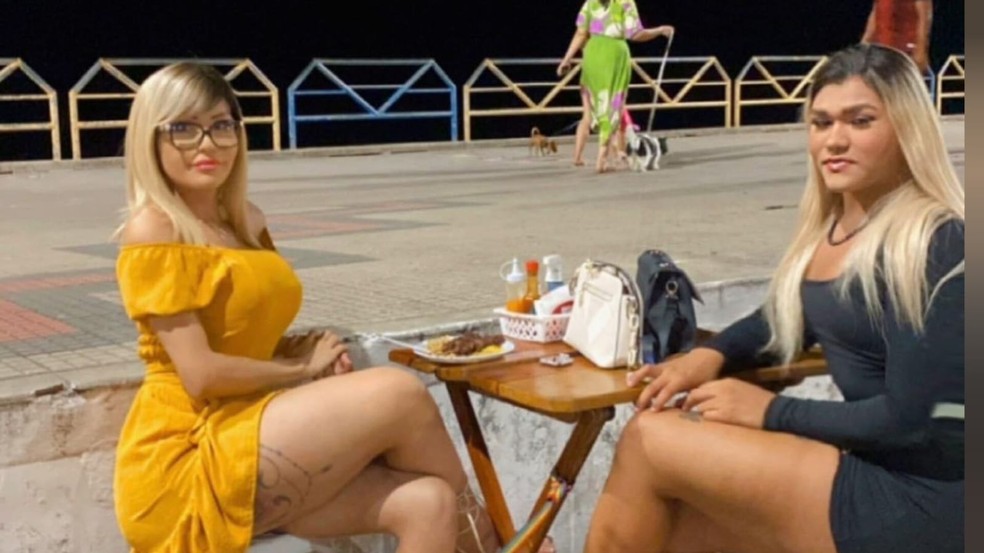 Travestis presas pela PM suspeita por suspeita de assalto  — Foto: Divulgação/Redes Sociais 