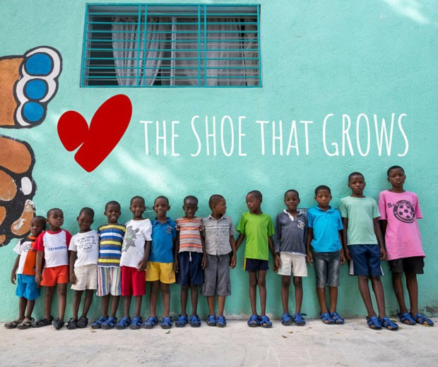ONG cria calçado que acompanha o crescimento das crianças (Foto: Divulgação)