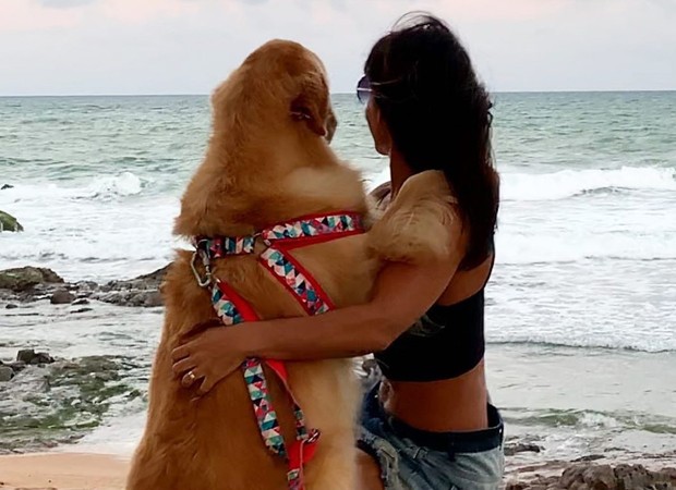 Scheila Carvalho com sua cachorro, Belinha (Foto: Reprodução/Instagram)