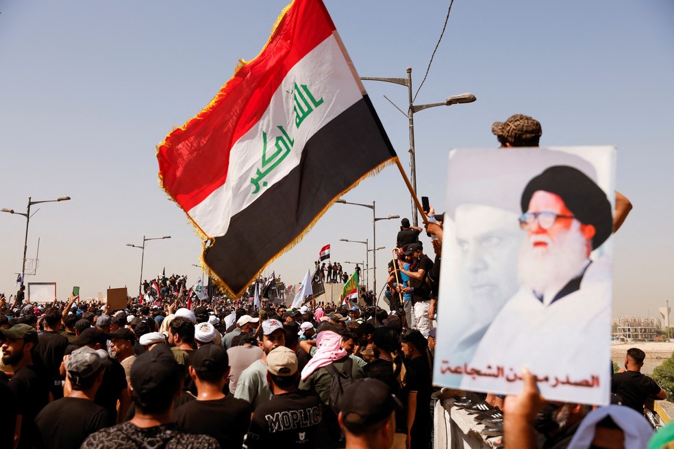 Manifestantes invadem uma das sedes do governo iraquiano como forma de protesto — Foto: Saba Kareem/REUTERS