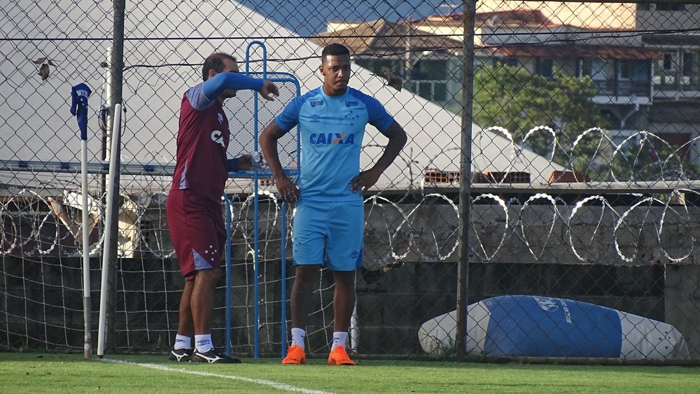 Com David em campo, Mano não indica time e deixa dúvidas para jogo com Tupi