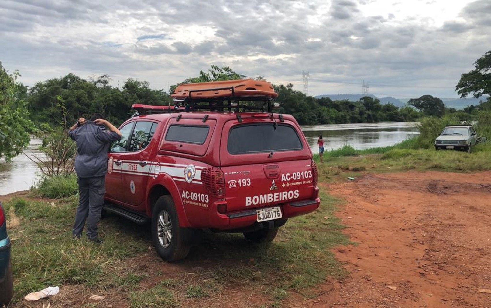 Comerciante desaparece após carro cair dentro do Rio Pardo em Ribeirão Preto, SP
