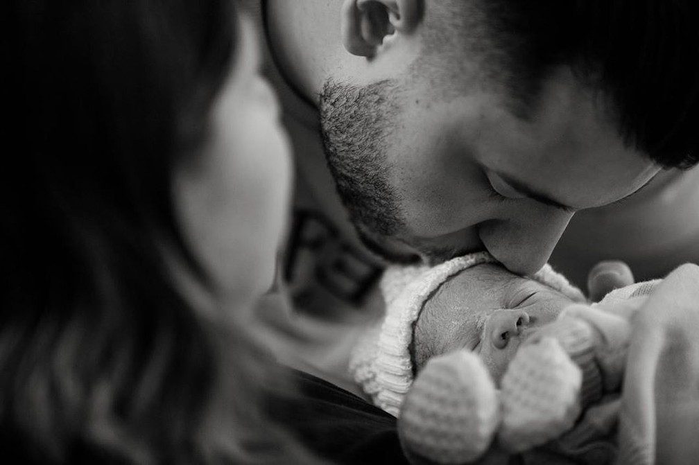 Marília Mendonça compartilhou primeira foto depois do nascimento do seu primeiro filho — Foto: Reprodução/Instagram/MariliaMendonça