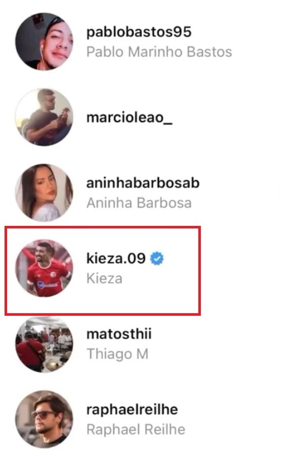 Kieza deu like em postagem de torcedor do Náutico criticando a diretoria — Foto: Reprodução