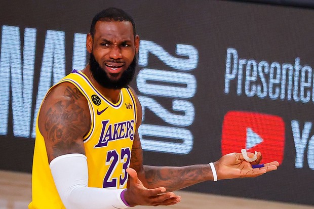 LAKE BUENA VISTA, FLORIDA - SEPTEMBER 30: LeBron James #23 of the Los Angeles Lakers reacts during the third quarter against the Miami Heat in Game One of the 2020 NBA Finals  at AdventHealth Arena at the ESPN Wide World Of Sports Complex on September 30, (Foto: Getty Images)