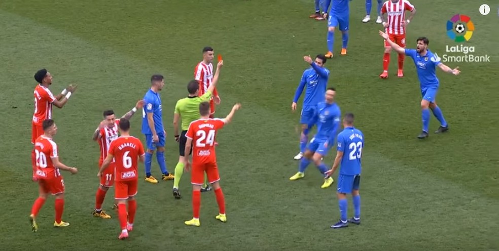 Árbitro mostra o vermelho para Cristóbal. Desta vez para valer — Foto: Reprodução/La Liga