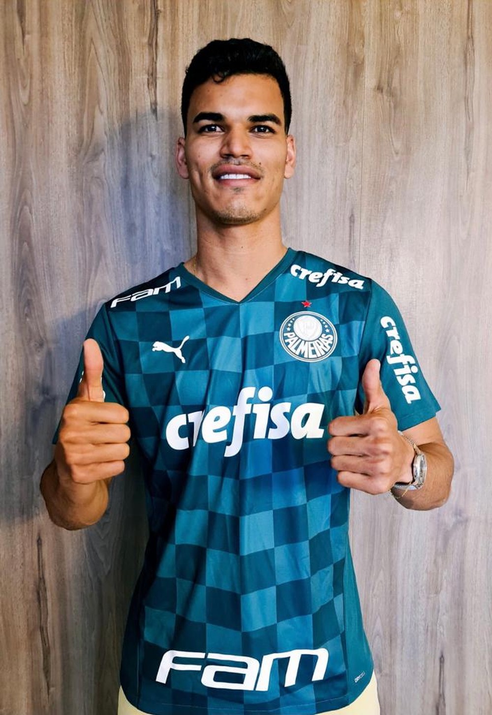 Palmeiras anuncia a contratação do meio-campista Danilo Barbosa