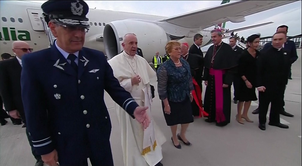 Papa Francisco chega nesta segunda-feira (15) em Santiago, no Chile (Foto: Reprodução/Globonews)