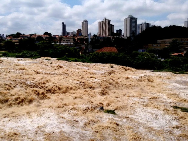 Rio Piracicaba atinge estado de atenção na região central (Foto: Edijan Del Santo/ EPTV)