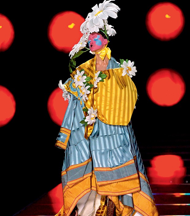 Desfile de alta-costura verão 2003 da Dior, inspirado  na China e Japão (Foto: Imaxtree)