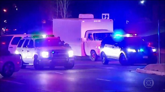 Homem abre fogo e mata 3 em supermercado nos EUA