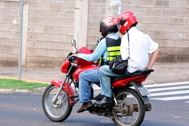 Credenciamento de mototaxistas e motofretistas é aberto em Uberlândia; saiba como fazer