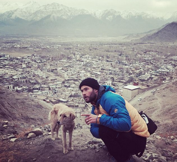 O ator Chris Hemsworth durante sua viagem ao Himalaia (Foto: Instagram)