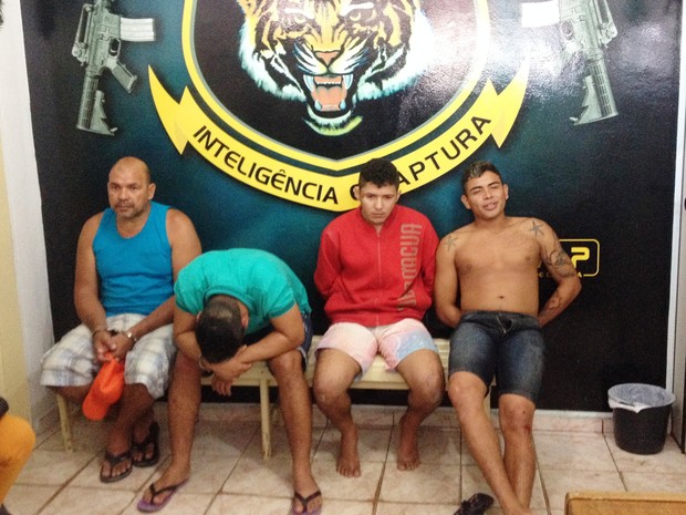 Foragidos foram recapturados no bairro Caetano Filho (Foto: Jackson Félix/ G1 RR)
