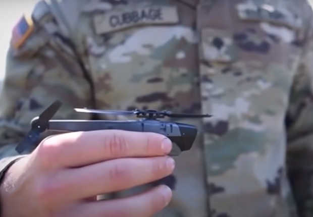 Drone minúsculo usado para espionagem militar (Foto: Reprodução/YouTube)
