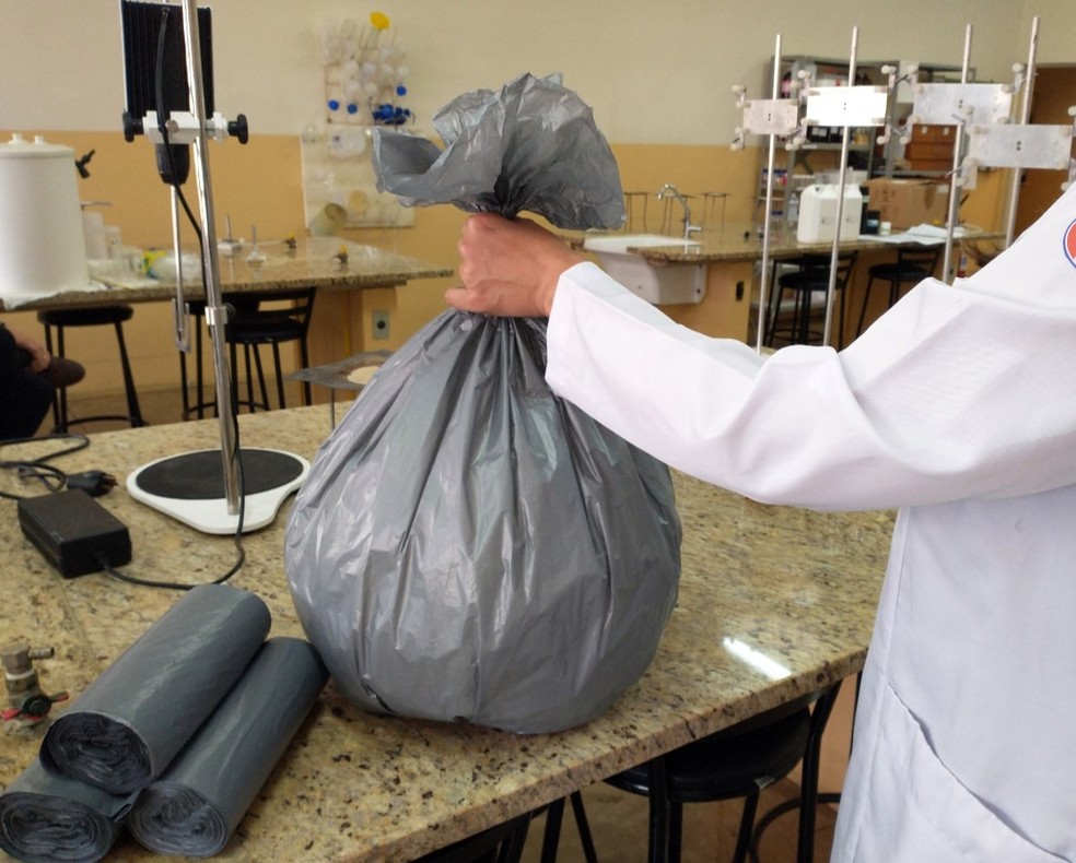 Saco de lixo teve eficácia comprovada por laboratório da Unicamp — Foto: Arquivo pessoal