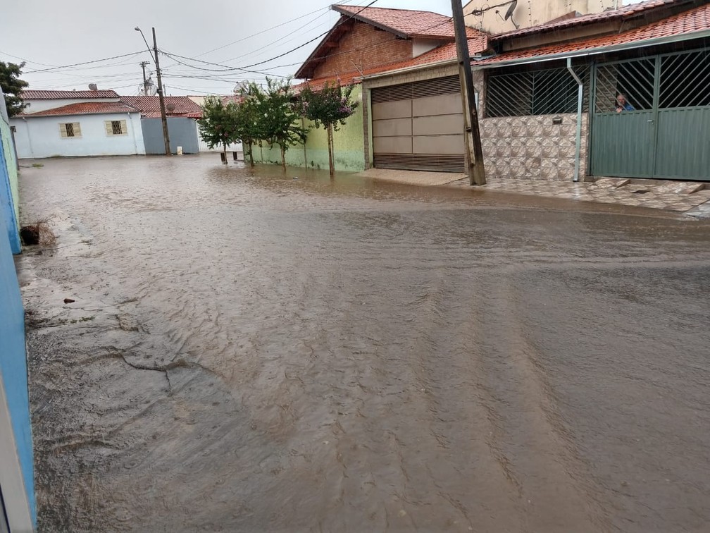 Chuva Forte Alaga Ruas No Centro E Bairros De Pouso Alegre Mg Sul De Minas G1