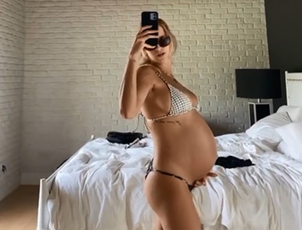 Isa Scherer mostra barriga de 6 meses de gravidez de gêmeos (Foto: Reprodução/Instagram)