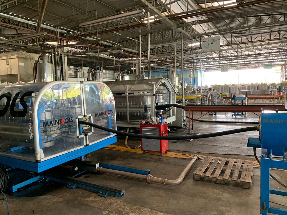 Indústria de Mato Grosso produz tubos para a construção civil com o uso de embalagens de agrotóxicos — Foto: Fiemt