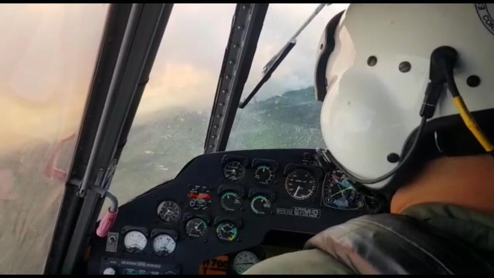Aeronave do Corpo de Bombeiros em combate ao incêndio no Pantanal de MS — Foto: Cláudia Gaigher/TV Morena