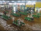 'Desesperador', diz homem ilhado em terminal durante chuva em Piracicaba
