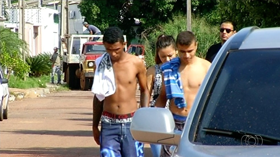 Sete pessoas foram presas suspeitas de participação em assassinatos (Foto: TV Anhanguera/Reprodução)