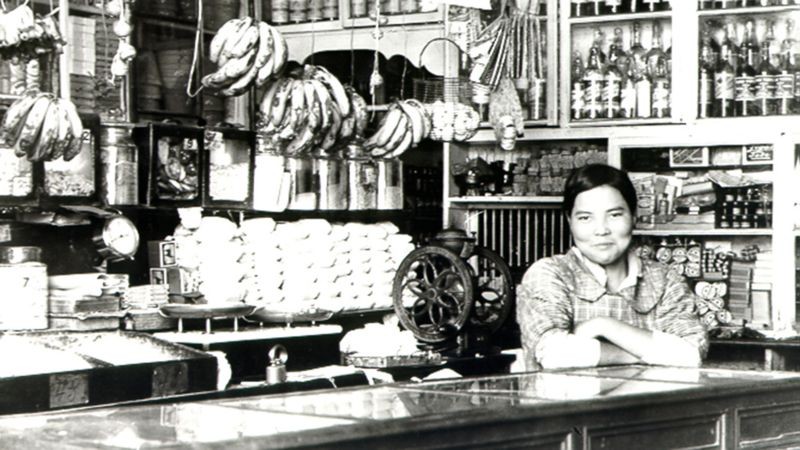 Os primeiros imigrantes japoneses trabalharam na terra, mas muitos eventualmente deixaram as áreas rurais e se estabeleceram nas cidades, onde abriram lojas e outros empreendimentos (Foto: MUSEU DA IMIGRAÇÃO JAPONESA NO PERU)