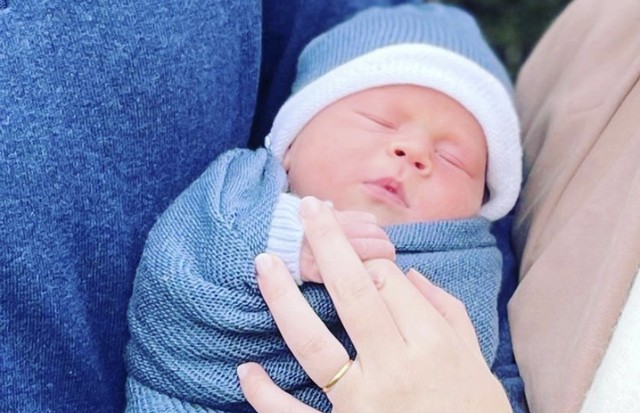 Princesa Eugenie apresenta o filho, August (Foto: Reprodução/Instagram)