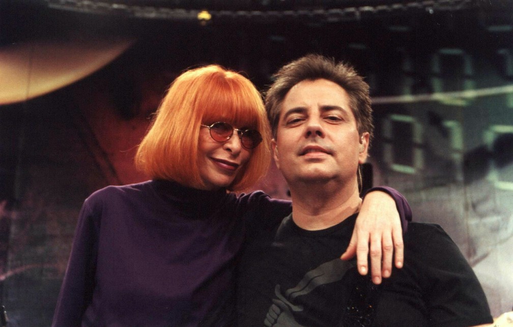 Rita Lee e Roberto de Carvalho durante gravação do 'Altas Horas' em 2000 — Foto: Zé Paulo Cardeal/TV Globo/Arquivo
