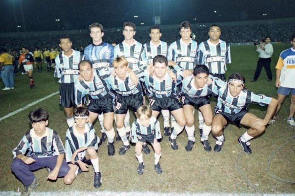 Time do GrÃªmio em 95 com Renato â€” Foto: Cacalos Garrastazu / AgÃªncia RBS