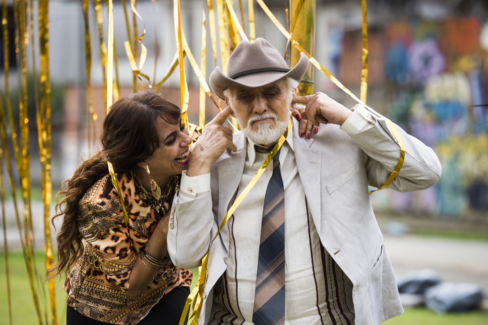 Paula Cohen como Rosicler contracena com Francisco Cuoco em 'I love Paraisópolis'  — Foto: Globo/João Miguel Júnior