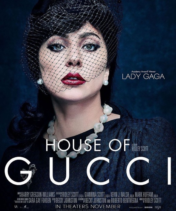 A cantora Lady Gaga em cartaz de Casa Gucci (2021) (Foto: Divulgação)